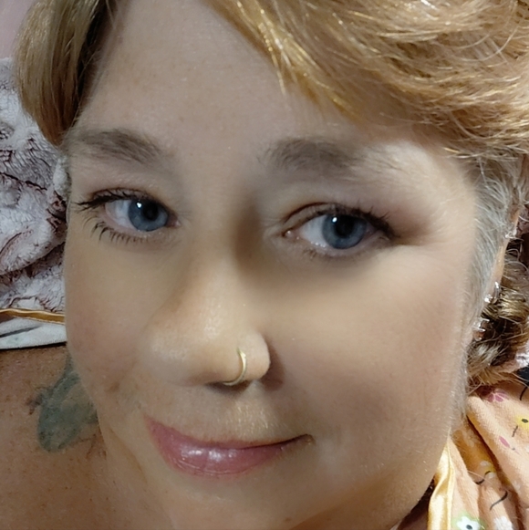 Meet your Posher, Adria - Picture 1 of 1